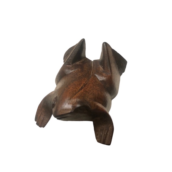 Tiny hand carved wooden frog. - Picture 2 of 4